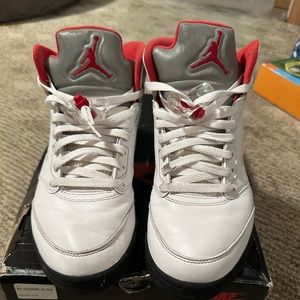 Jordan Retro 5 Fire Res Silver Tongue. Size 8.5